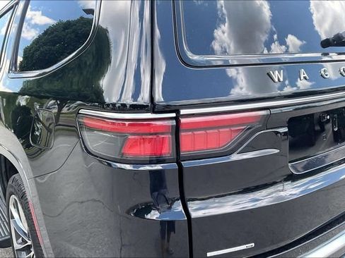 Used 2022 Jeep Wagoneer Series III w/ Premium Group I AWD/4WD image 28