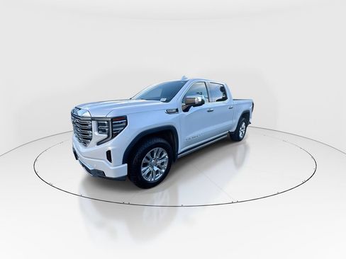 Used 2023 GMC Sierra 1500 Denali w/ Technology Package AWD/4WD image 4