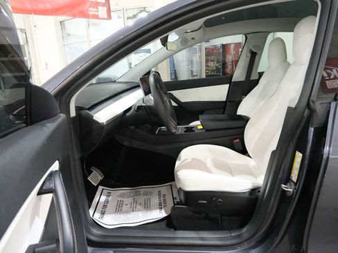 Used 2021 Tesla Model Y Performance image 15