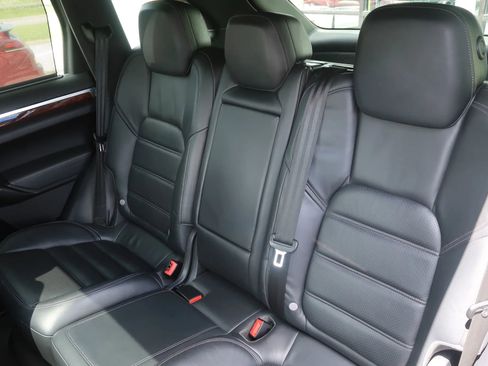 Used 2011 Porsche Cayenne S AWD/4WD image 21