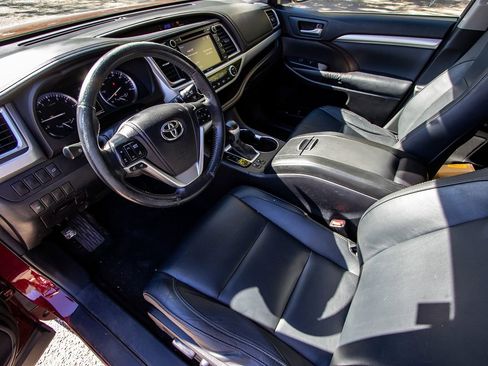 Used 2015 Toyota Highlander XLE image 10