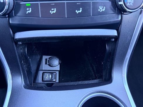 Used 2017 Toyota Camry SE image 33