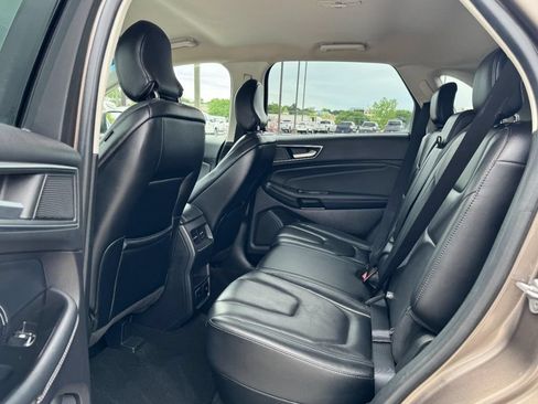 Used 2019 Ford Edge Titanium FWD image 10