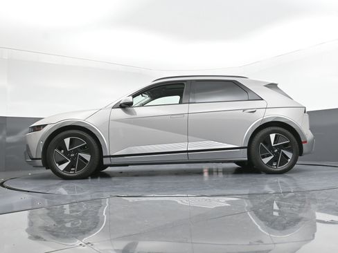 Used 2025 Hyundai Ioniq 5 Limited image 30