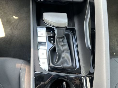 Used 2025 Hyundai Elantra SEL FWD image 29