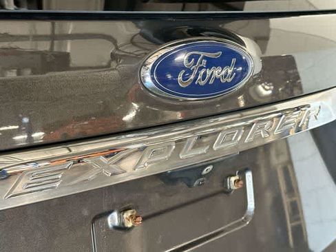 Used 2018 Ford Explorer Limited AWD/4WD image 28
