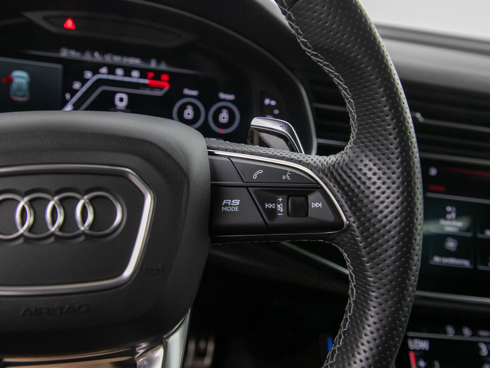 Used 2021 Audi RS Q8 w/ Carbon Optic Package AWD/4WD image 28