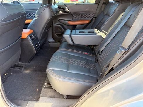 Used 2023 Mitsubishi Outlander SEL AWD/4WD image 17