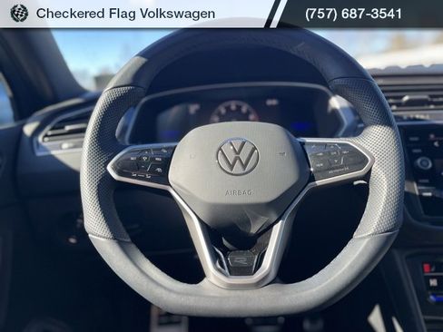 Used 2024 Volkswagen Tiguan SE R-Line image 31