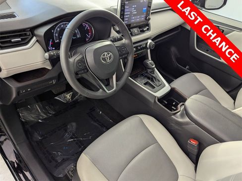 Used 2022 Toyota RAV4 Limited image 10