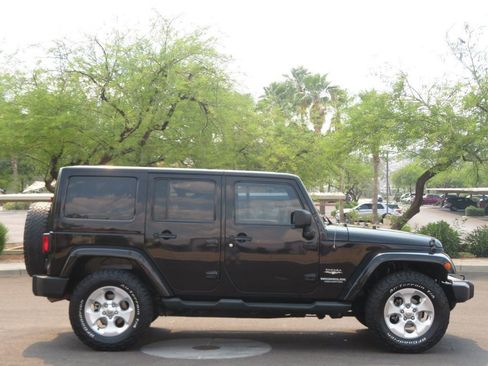 Used 2013 Jeep Wrangler Unlimited Sahara w/ Connectivity Group AWD/4WD image 3