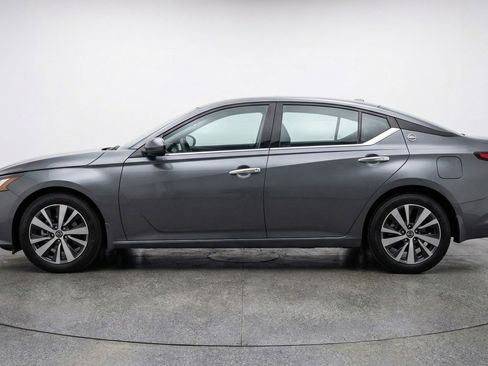 Used 2025 Nissan Altima 2.5 SV image 4