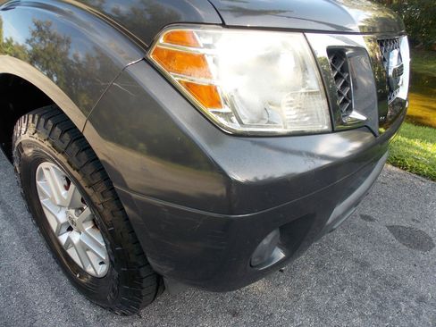 Used 2015 Nissan Frontier SV AWD/4WD image 27