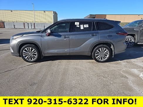 Used 2025 Toyota Highlander Platinum image 3