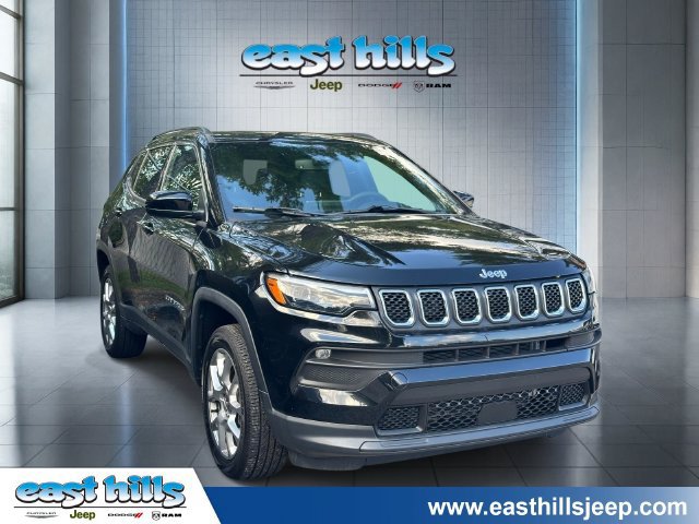 Used 2023 Jeep Compass Latitude w/ Sun and Sound Group AWD/4WD image 1