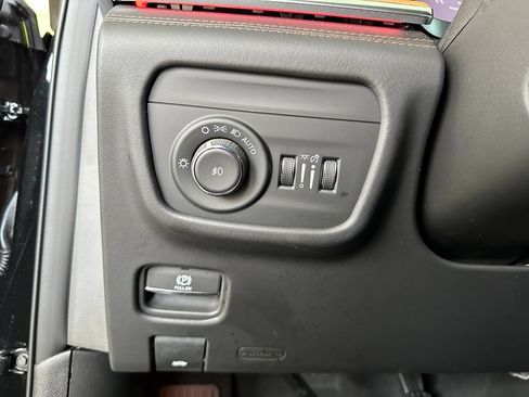 Used 2025 Jeep Grand Cherokee Summit AWD/4WD image 20
