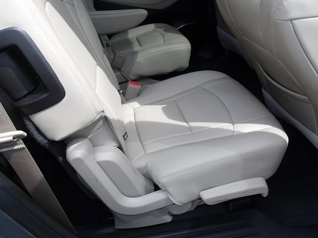 Used 2019 Buick Enclave Essence AWD/4WD image 11