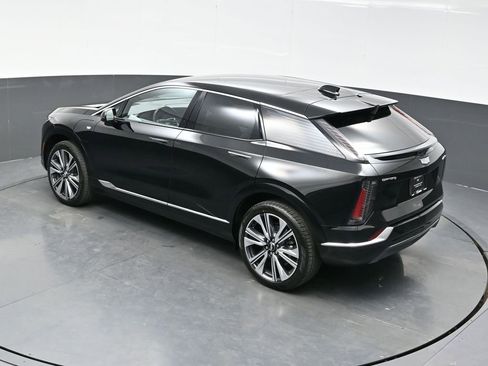 New 2026 Cadillac Optiq Luxury 2 w/ LPO, Floor Liner Package AWD/4WD image 36