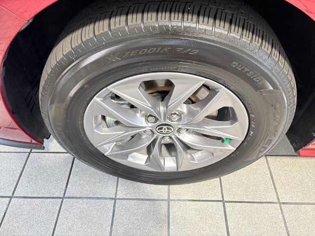 Used 2026 Toyota Sienna XLE FWD image 5