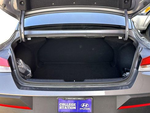 Used 2024 Hyundai Elantra SE image 32