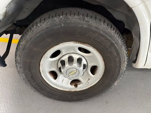 Used 2014 Chevrolet Express 2500 RWD image 5