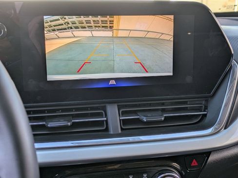 Used 2025 Chevrolet Trax LT w/ LT Convenience Package image 16