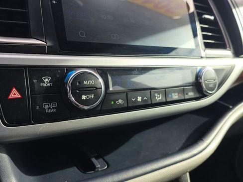 Used 2016 Toyota Highlander Limited FWD image 23