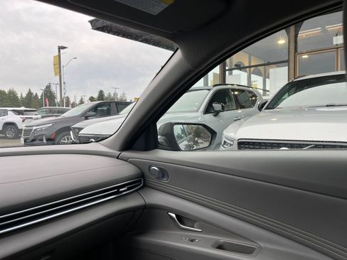 Used 2025 Hyundai Elantra SEL image 35