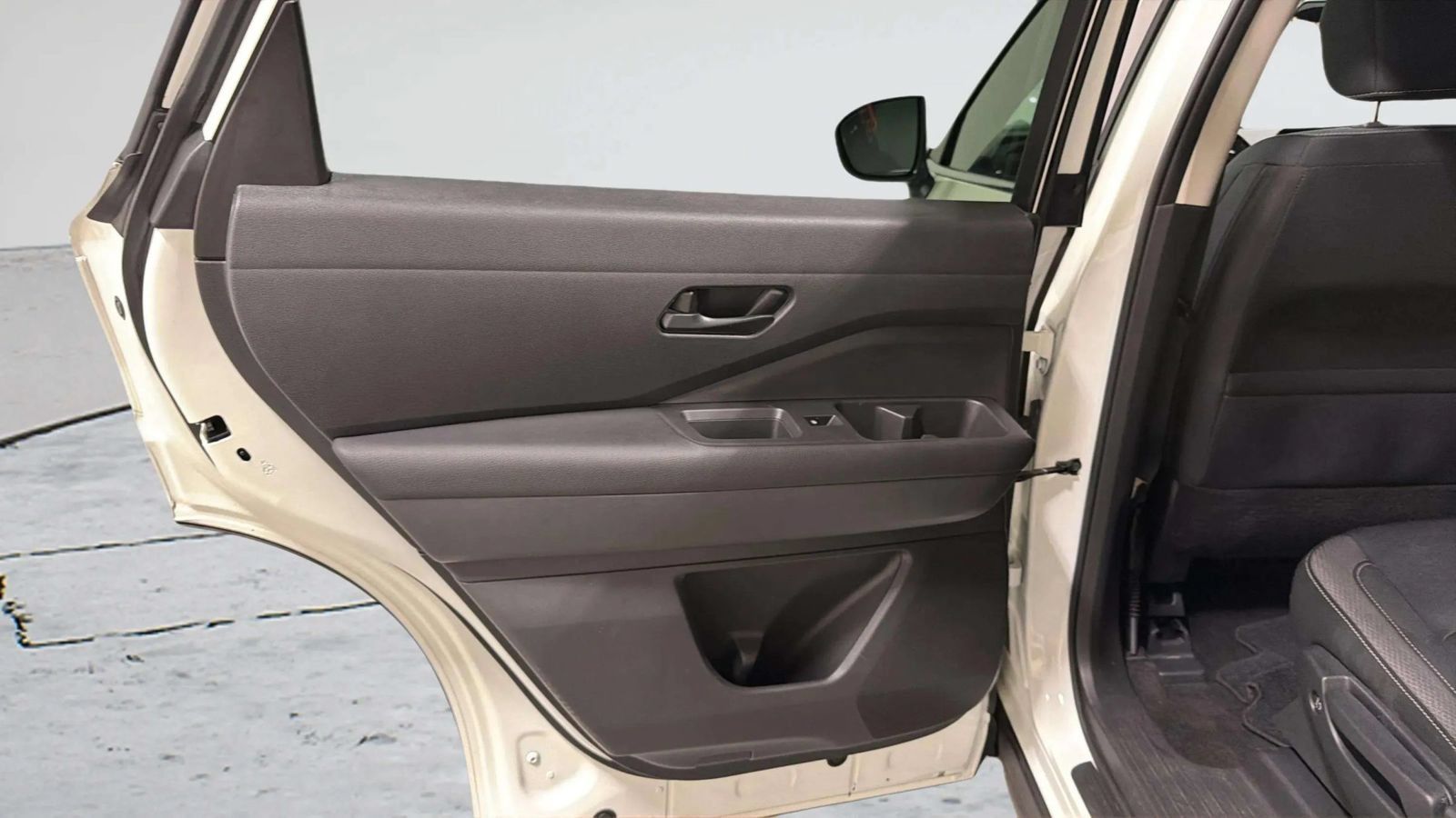 Used 2023 Nissan Pathfinder SV AWD/4WD image 43