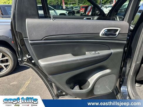Used 2022 Jeep Grand Cherokee Laredo X AWD/4WD image 17
