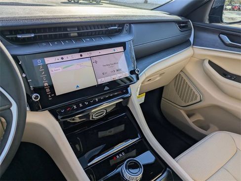 New 2026 Jeep Grand Cherokee Limited w/ Luxury Tech Group II image 20