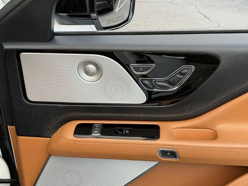 Used 2023 Lincoln Aviator Black Label w/ Class IV Trailer Tow Package image 37