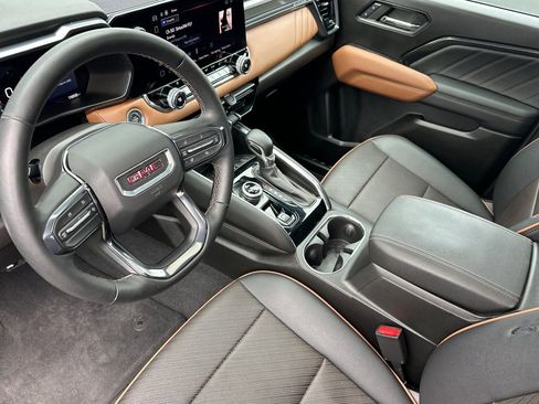 Used 2024 GMC Canyon AT4 w/ AT4 Premium Package AWD/4WD image 9