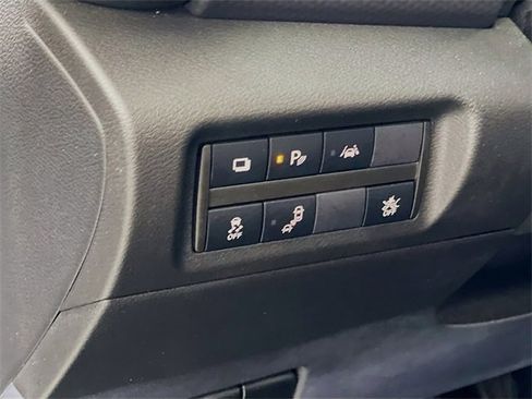 Used 2022 Nissan Kicks S image 11