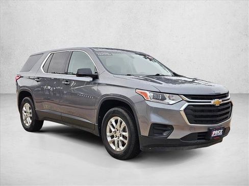 Used 2020 Chevrolet Traverse LS image 3