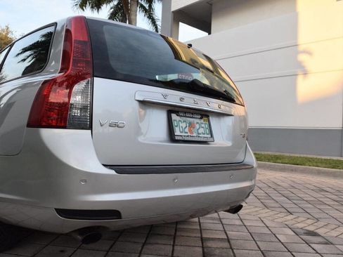 Used 2011 Volvo V50 T5 image 20