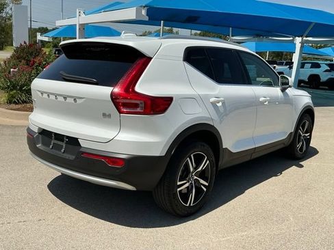 Used 2023 Volvo XC40 B4 Plus FWD image 3
