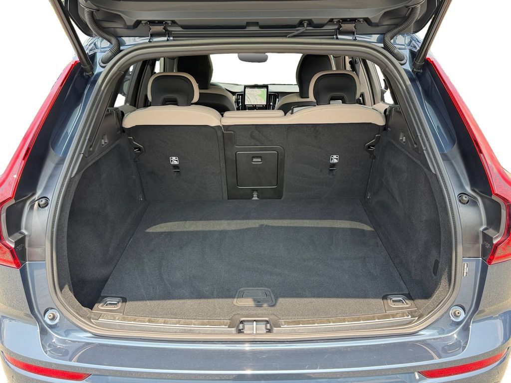 Certified 2026 Volvo XC60 B5 Plus w/ Climate Package AWD/4WD image 13
