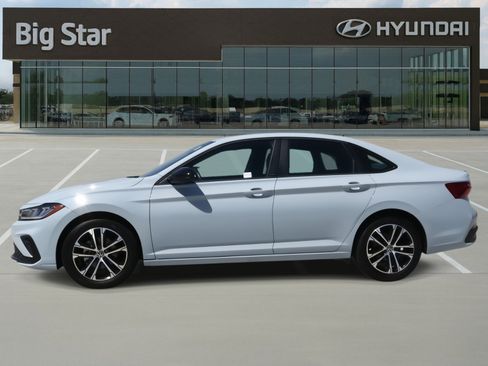 Used 2025 Volkswagen Jetta Sport image 2