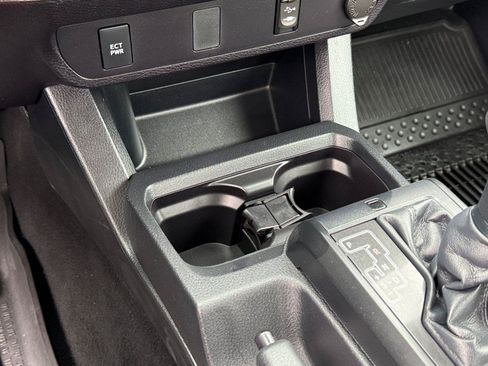 Used 2018 Toyota Tacoma SR AWD/4WD image 28