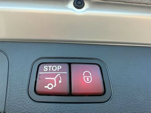Used 2019 Mercedes-Benz GLC 300 4MATIC image 9