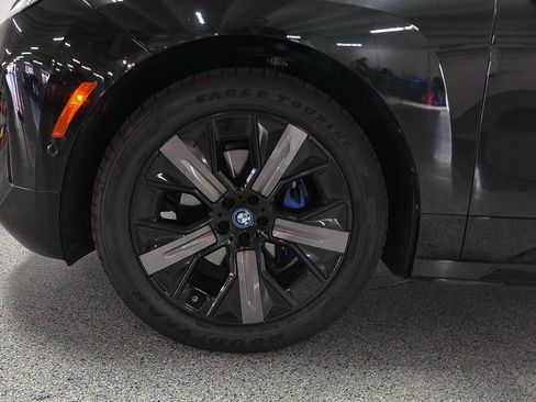 Used 2024 BMW iX xDrive50 w/ Sport Package AWD/4WD image 5