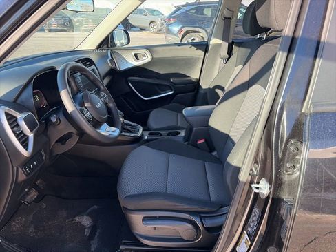 Used 2023 Kia Soul LX w/ LX Technology Package image 10