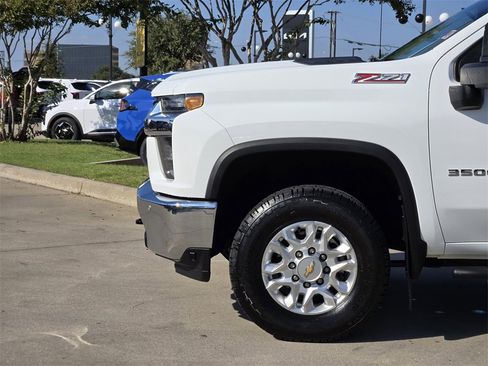 Used 2021 Chevrolet Silverado 3500 LT image 14