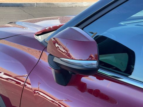 Used 2023 Toyota Highlander Platinum image 9