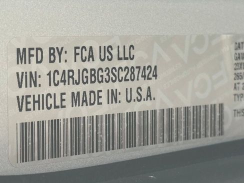 Certified 2025 Jeep Grand Cherokee Limited w/ Black Appearance Package image 40