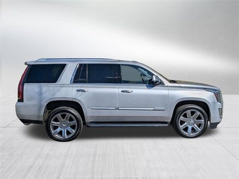 Used 2020 Cadillac Escalade Luxury image 4