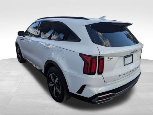 Certified 2022 Kia Sorento S image 8
