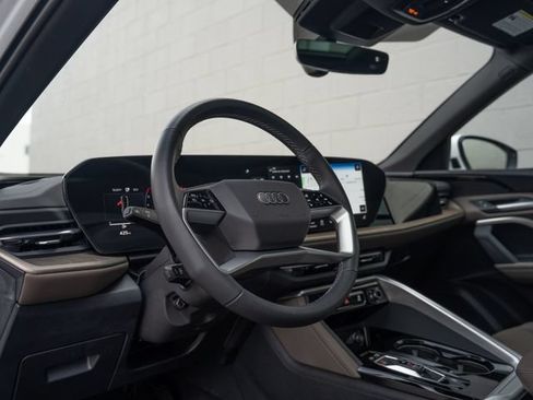 Used 2025 Audi Q5 Premium w/ Convenience Package AWD/4WD image 4