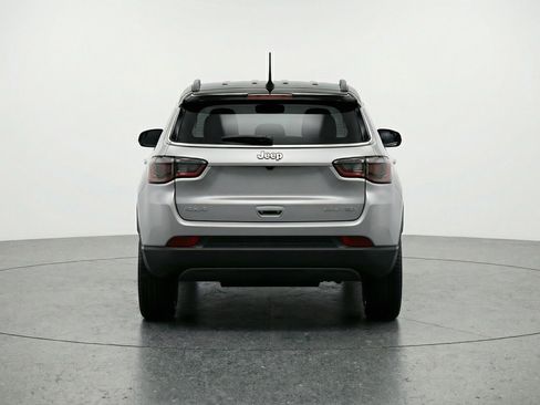 Used 2025 Jeep Compass Limited image 7